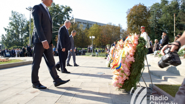 Depuneri de flori cu ocazia Zilei Independenței Republcii Moldova