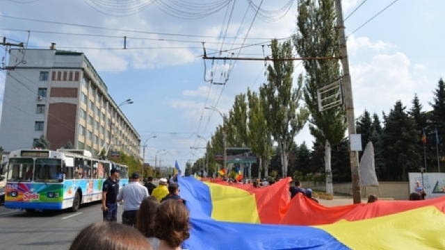 Tricolor imens, pe străzile capitalei (Ziarul Național)