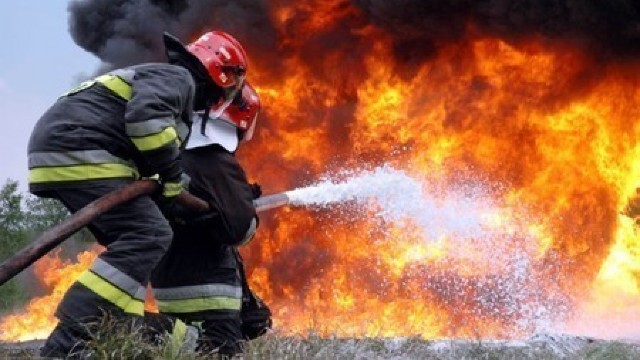 Incendiu soldat cu victime. Doi pompieri au murit