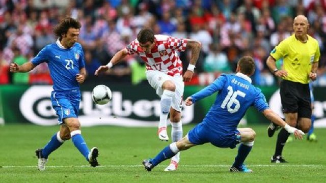 UEFA deschide o anchetă disciplinară pentru meciul Italia - Croația