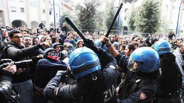 Proteste violente în Italia
