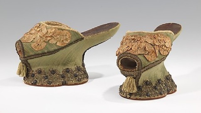 Istoria și evoluția pantofilor cu toc, prezentate în cadrul unei expoziții la New York