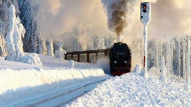 40 de trenuri anulate în România, din cauza ninsorii și a viscolului