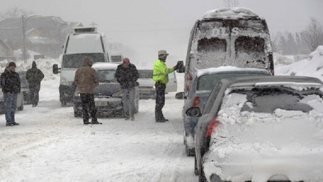 Un autocar din Republica Moldova a derapat pe DN 2 în România