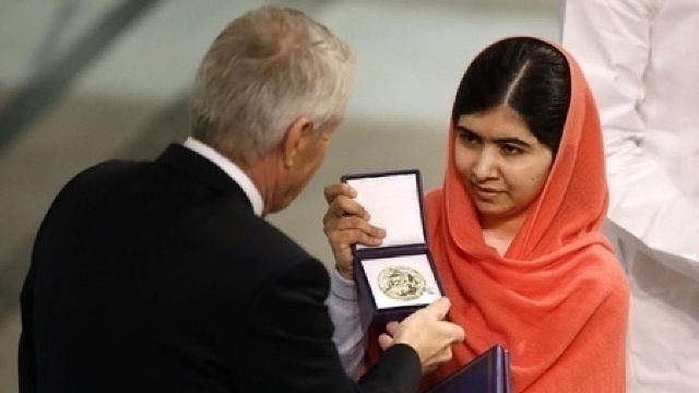 Malala a izbucnit în lacrimi când și-a revăzut uniforma școlară