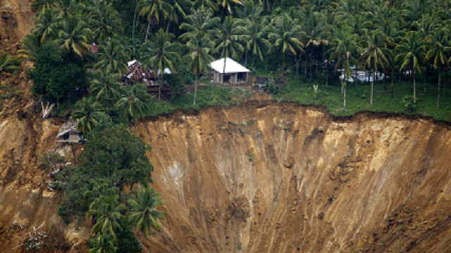 Alunecare de teren soldată cu zeci de morți și dispăruți