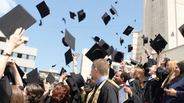Aproape o mie de studenți din universitățile de stat și-au pierdut locul la buget