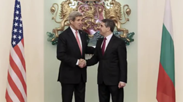 John Kerry se află în vizită la Sofia
