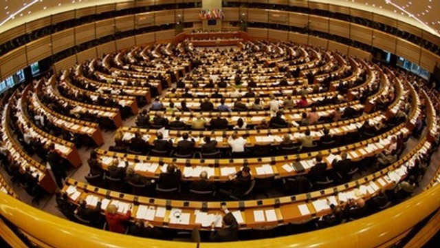 Parlamentul olandez dezbate în plen situația creată după atacurile teroriste de la Paris