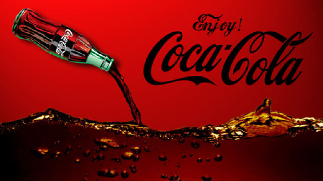 Coca Cola sărbătorește 100 de ani de la lansarea celebrei sticle caracteristice mărcii