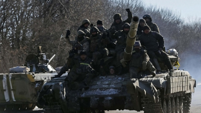 Militarii ucraineni se retrag din Debalțeve (FOTO)