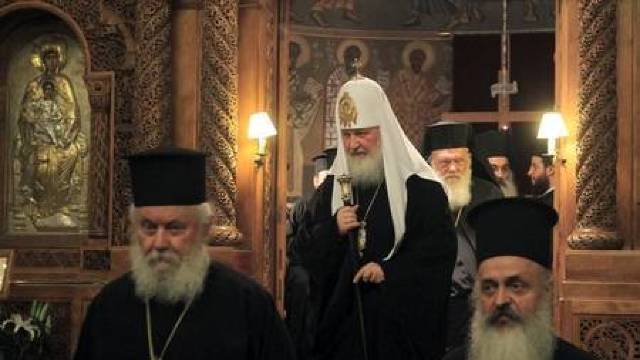 Doi preoți ruși suspendați din activitate din cauza pozelor postate pe rețele de socializare 