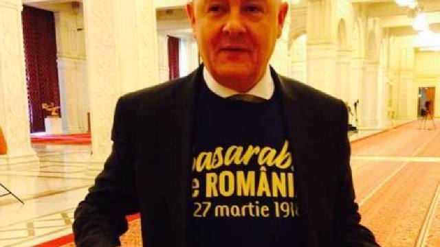 Peste 100 de senatori români au purtat tricouri cu slogan unionist (FOTO)