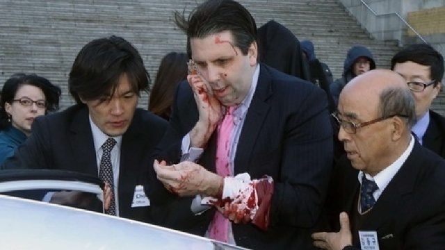 Ambasadorul american la Seul, rănit într-un atac (FOTO/VIDEO)