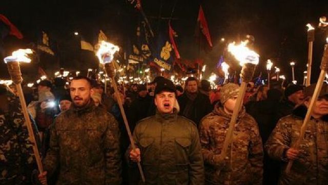 Ucraina interzice 'orice formă de propagandă comunistă și nazistă'