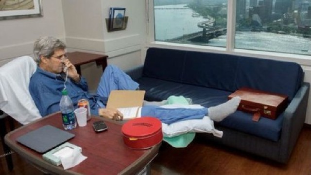 O fotografie cu John Kerry în spital