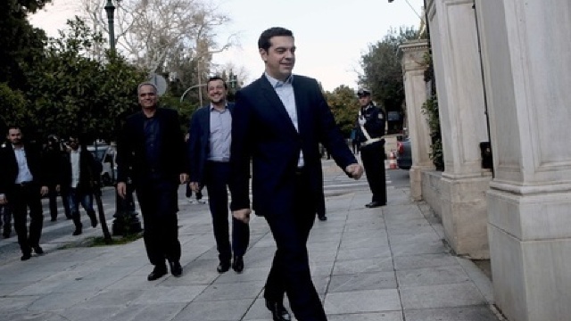 CRIZA DIN GRECIA: Parlamentul a adoptat noi reforme. Mii de oameni au protestat (VIDEO)