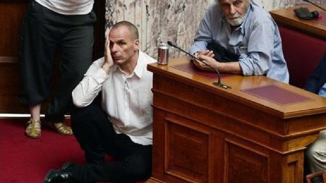 Situație tensionată la Atena după dezvăluirea unui plan secret al lui Varoufakis