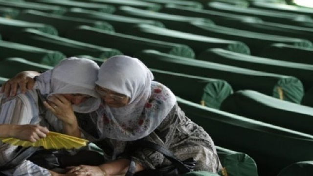 Bosnia comemorează 20 de ani de la masacrul din Srebrenica