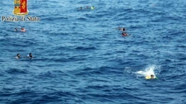 Sute de imigranți s-au înecat în largul Libiei