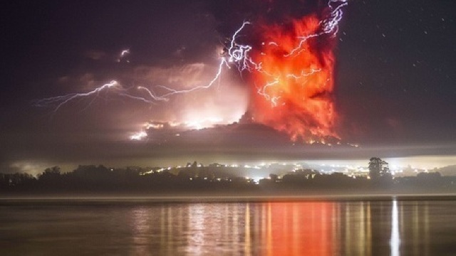 Erupție a vulcanului Cotopaxi. STARE DE URGENȚĂ în Ecuador