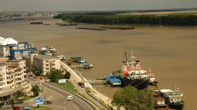 Zeci de nave blocate pe Dunăre