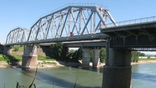 Separatiștii transnistreni vor să vopsească podul feroviar de pe Nistru
