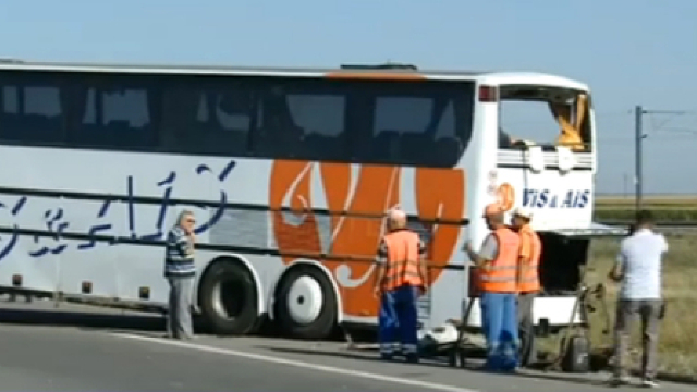 Autocar cu 53 de ucraineni, răsturnat în România. Doi morți și zeci de răniți