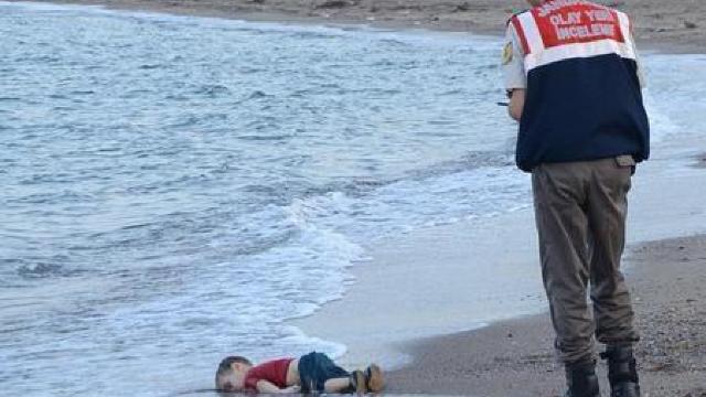 Cum a schimbat moartea băiețelului sirian Aylan Kurdi o țară întreagă (FOTO)