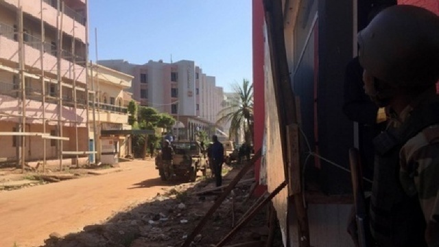 ATAC ARMAT în Bamako: 170 de persoane sunt luate ostatice
