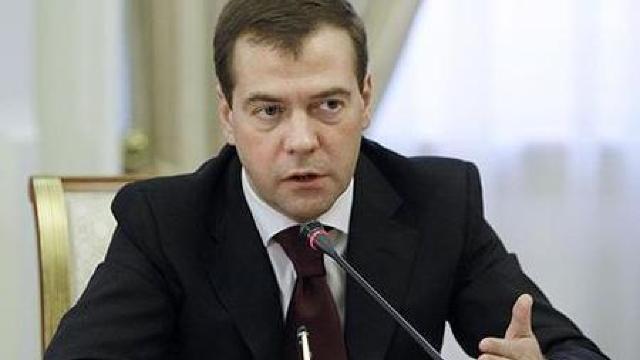 Dmitri Medvedev: În jur de 25.000 de ruși au revenit în Rusia din Egipt
