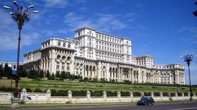 România: Un geamantan suspect, descoperit în apropierea Palatului Parlamentului