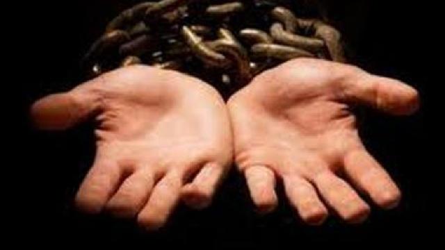 Ce a pățit o familie după ce a ținut în sclavie un imigrant