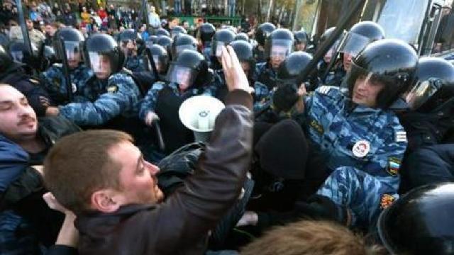 Manifestații la Moscova: Zeci de opozanți au fost reținuți 