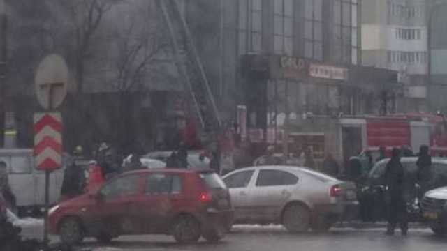 INCENDIU la un centru comercial din capitală