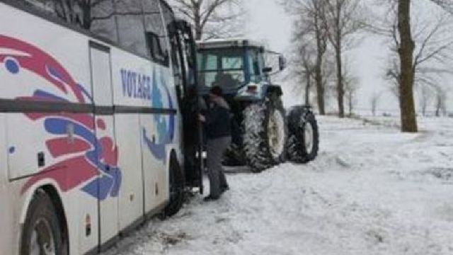 Patru drumuri naționale rămân blocate