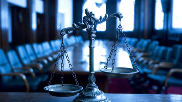 SONDAJ: Judecătorii, procurorii și avocații consideră că nivelul corupției a SCĂZUT