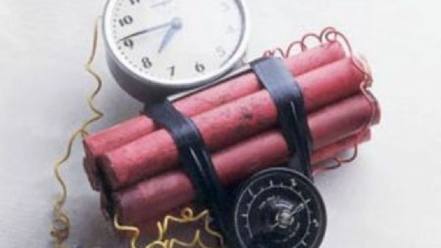 Alertă cu bombă la două bănci din capitală