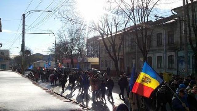 Susținătorii PD se îndreaptă spre Reședința de Stat (FOTO/VIDEO)