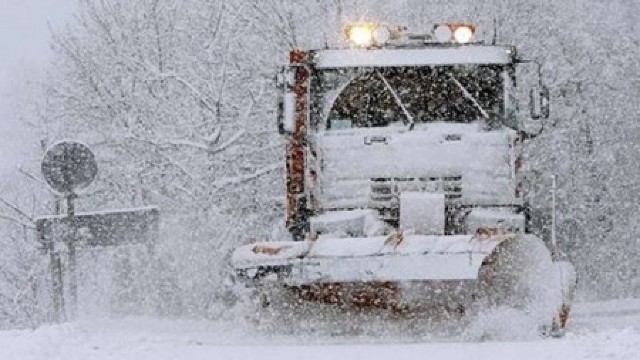 71 de localități din centru și sud, blocate de ninsorile abundente