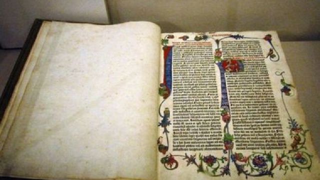 DOCUMENTAR: Biblia lui Gutenberg – prima carte din Europa tipărită în masă