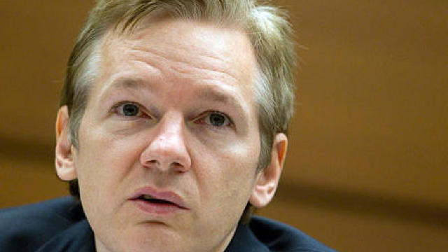 Julian Assange s-ar putea preda poliției, în anumite condiții