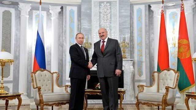 Lukașenko, în mare încurcătură la întâlnirea cu Vladimir Putin. Cum l-a numit