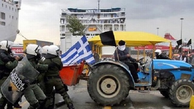 Fermierii greci continuă să blocheze frontiera cu Bulgaria