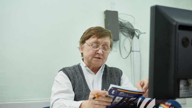La 60 de ani, face o altă facultate și învață engleza pentru a ajunge în Brazilia  La 60 de ani, face o altă facultate și învață engleza pentru a ajunge în Brazilia