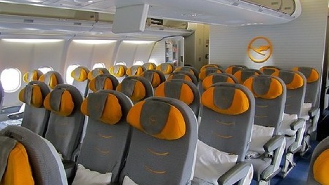 Bodyguarzii lui Pavel Filip au provocat SCANDAL la bordul avionului Chișinău-München