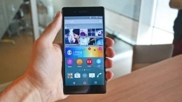 Utilizatorii de smartphone-uri petrec în total 28 de zile pe an cu ochii pe aparat