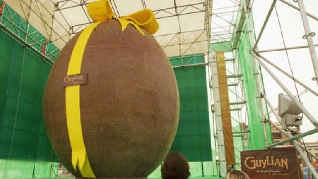 RECORDURI: Cel mai înalt ou de ciocolată