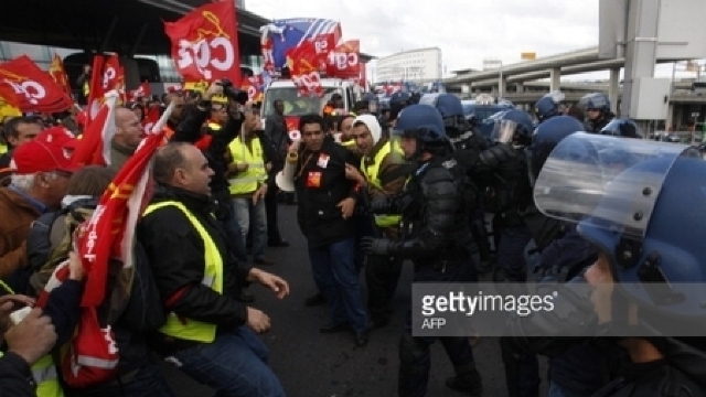 Franța: Violențe la Paris. Peste 20 de polițiști răniți