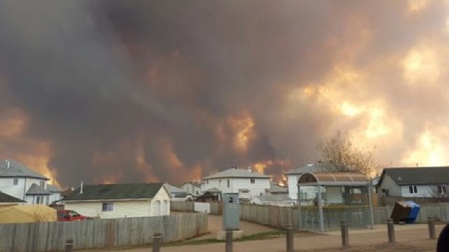 Incendiu în Canada: 25 de mii de persoane sunt evacuate